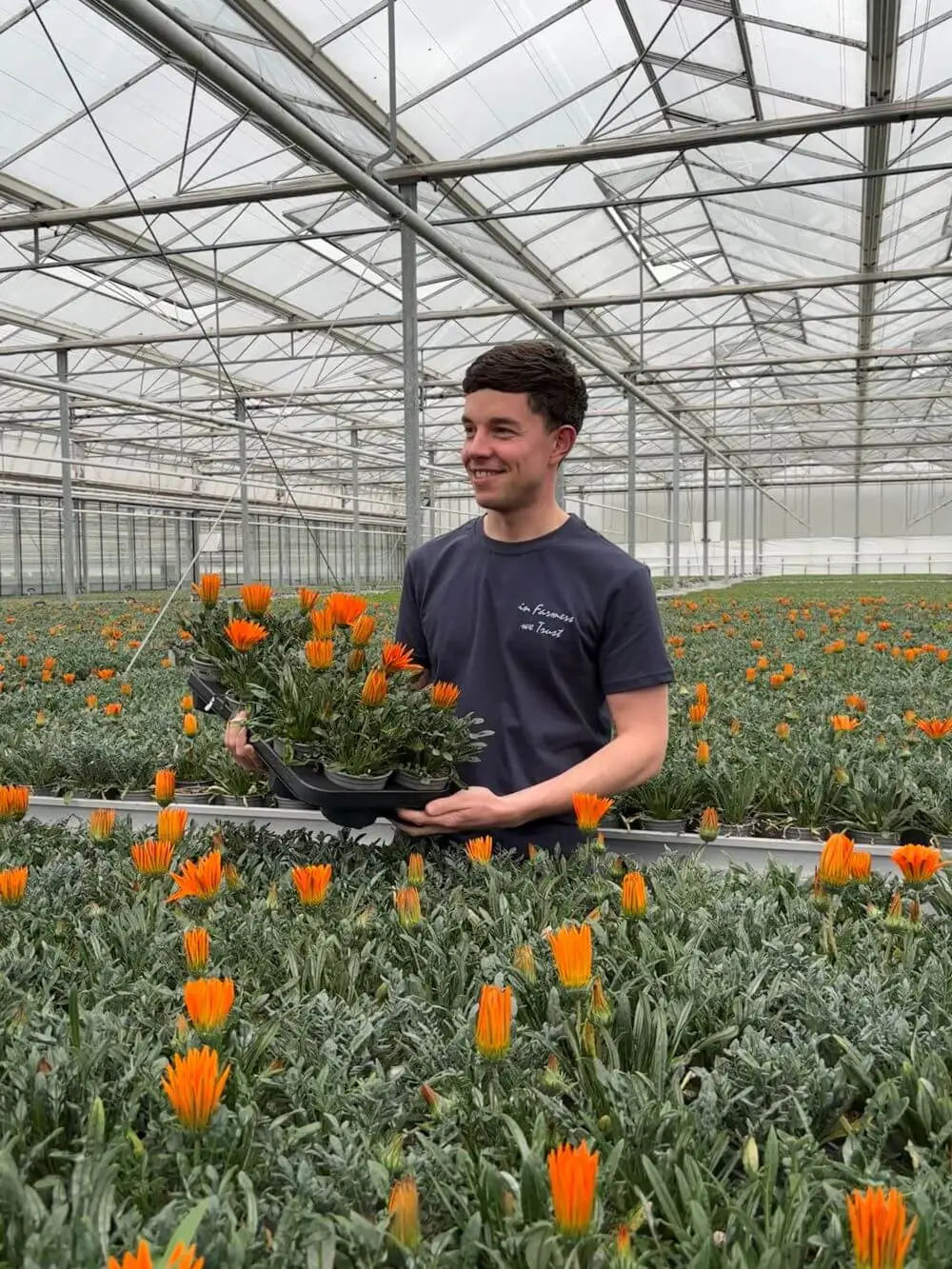 in farmers we trust donker blauw bloemen h