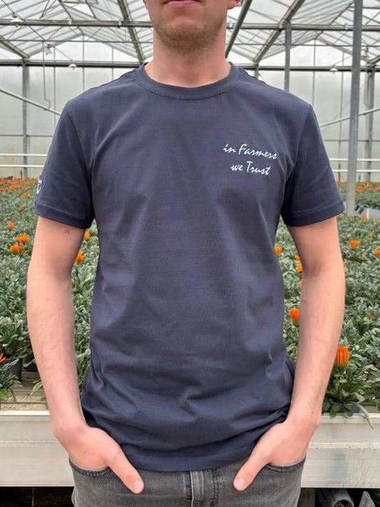 in farmers we trust donker blauw kledin